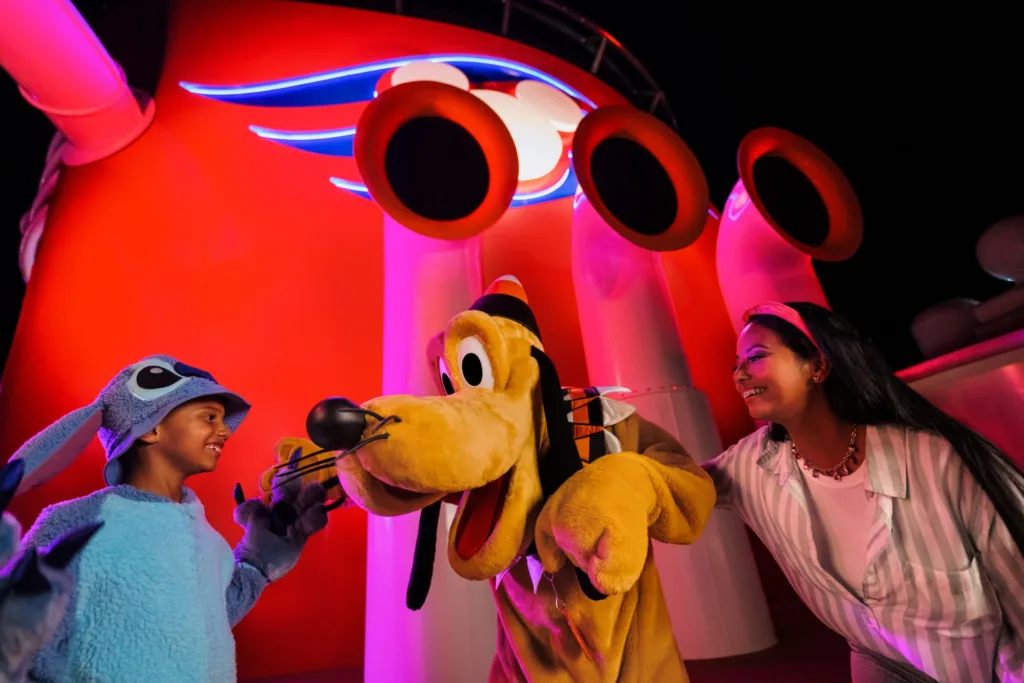 Postres temáticos y bebidas creativas exclusivas de la temporada de Halloween en Disney Cruise Line.