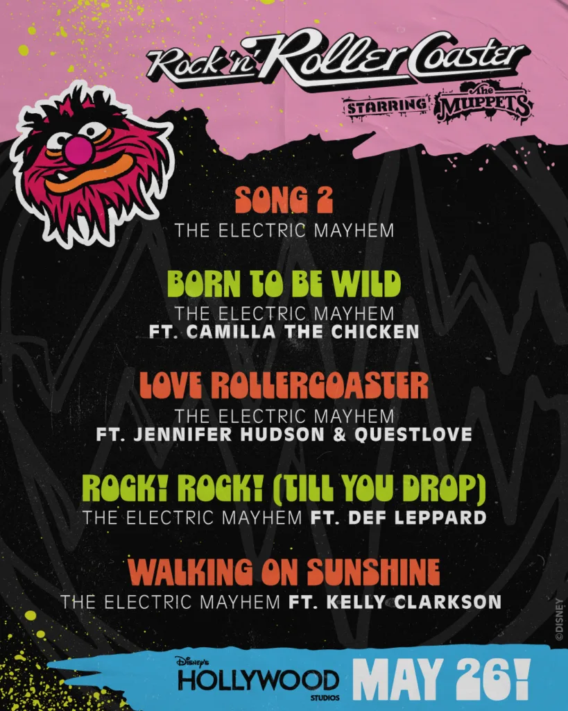Pósters de la banda The Electric Mayhem en la fila de espera de Rock n Roller Coaster en Disney World con song list.