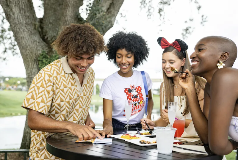 Platillos deliciosos y bebidas del EPCOT International Food & Wine Festival.