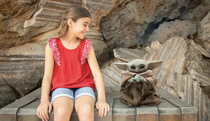 Magic Shot exclusivo de Disney PhotoPass con The Mandalorian y Grogu en Star Wars Galaxy's Edge.